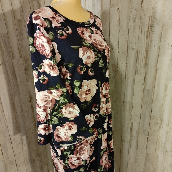 Very soft knit pullover bell sleeve black with flowers print dress sz L - Picture 3 of 7